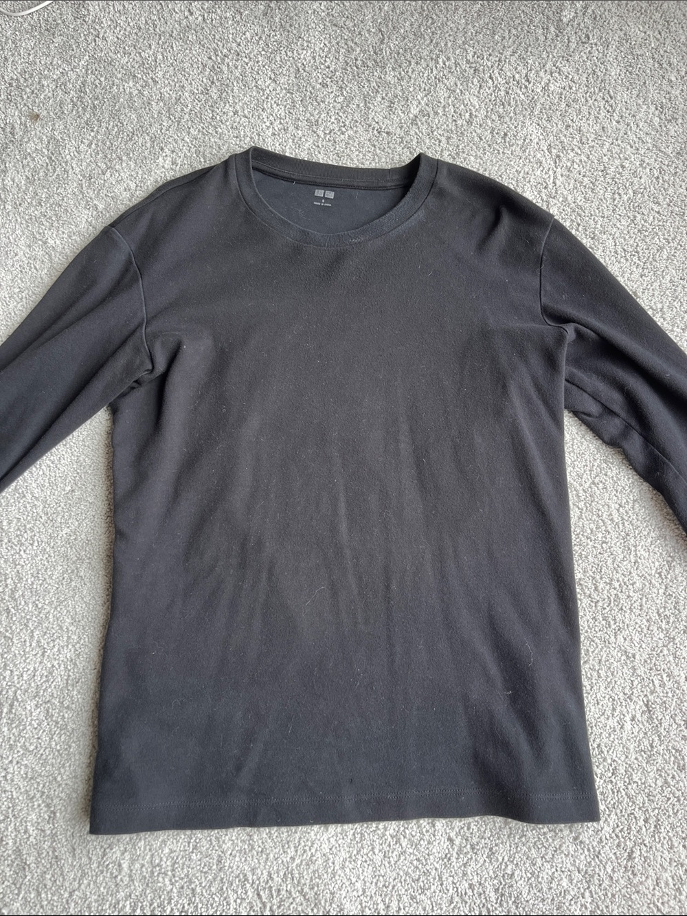 Uniqlo Black Long-Sleeve Crew Neck Shirt